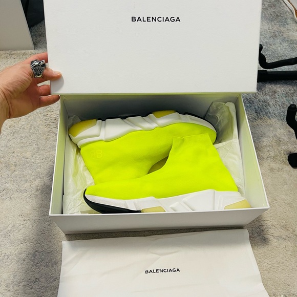 Like New Men’s Size 11 Balenciaga Speed Trainers With BB Print Yellow/Limelight - Picture 12 of 12